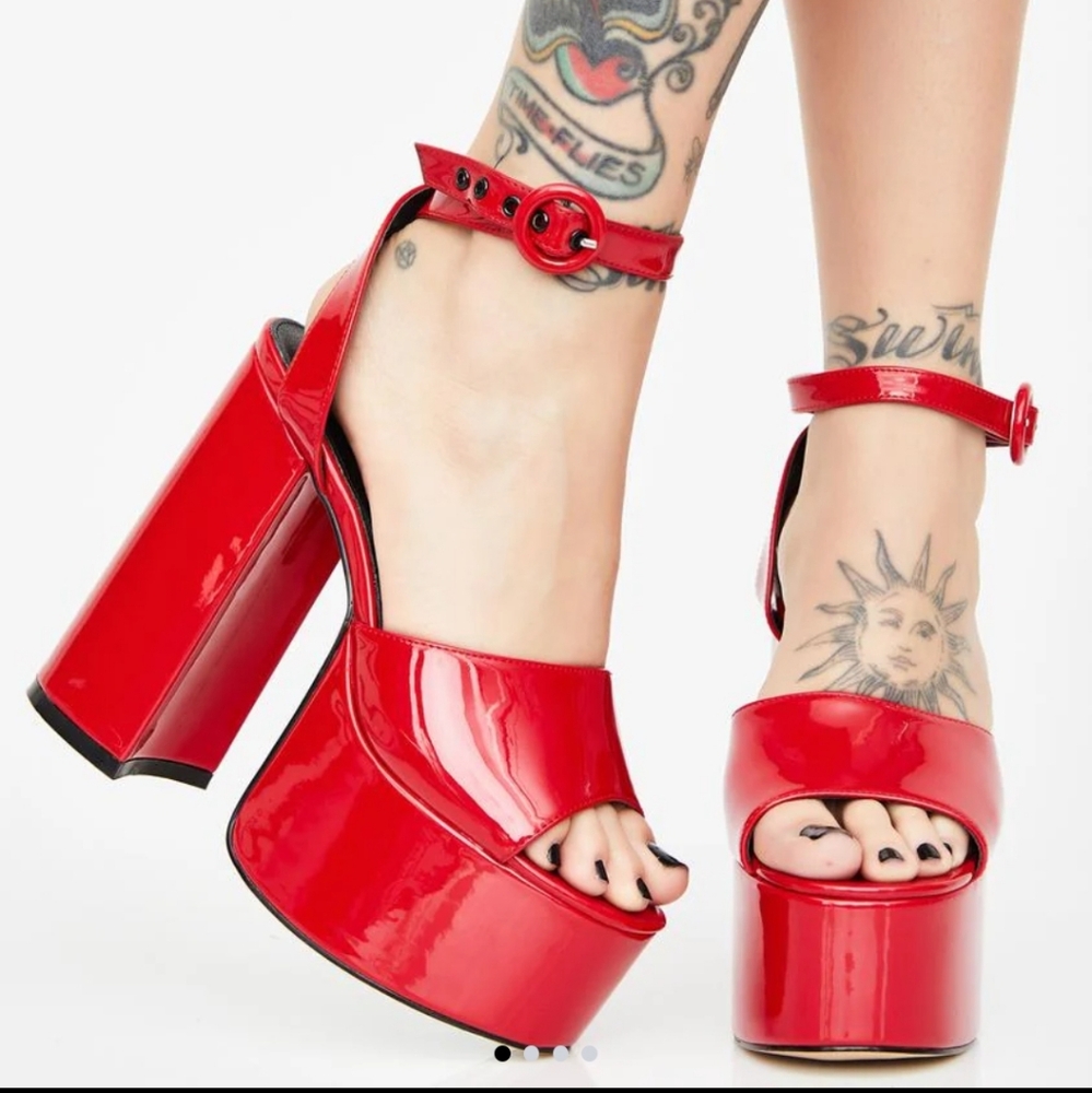 LAMODA CHICK FLICK PATENT HEELS RED SZ9